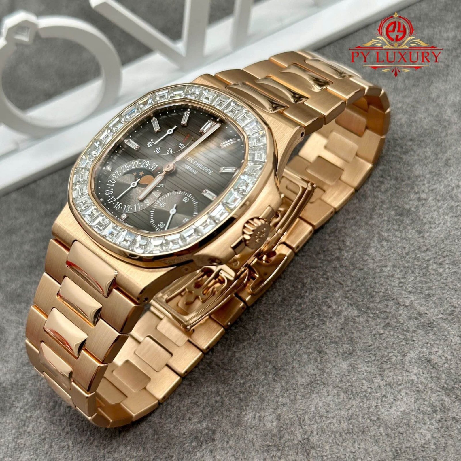 Patek Philippe Nautilus 5724 Grey Dial Custom 18K Solid Gold Baguette Diamonds Bezel 40mm - 图片 7