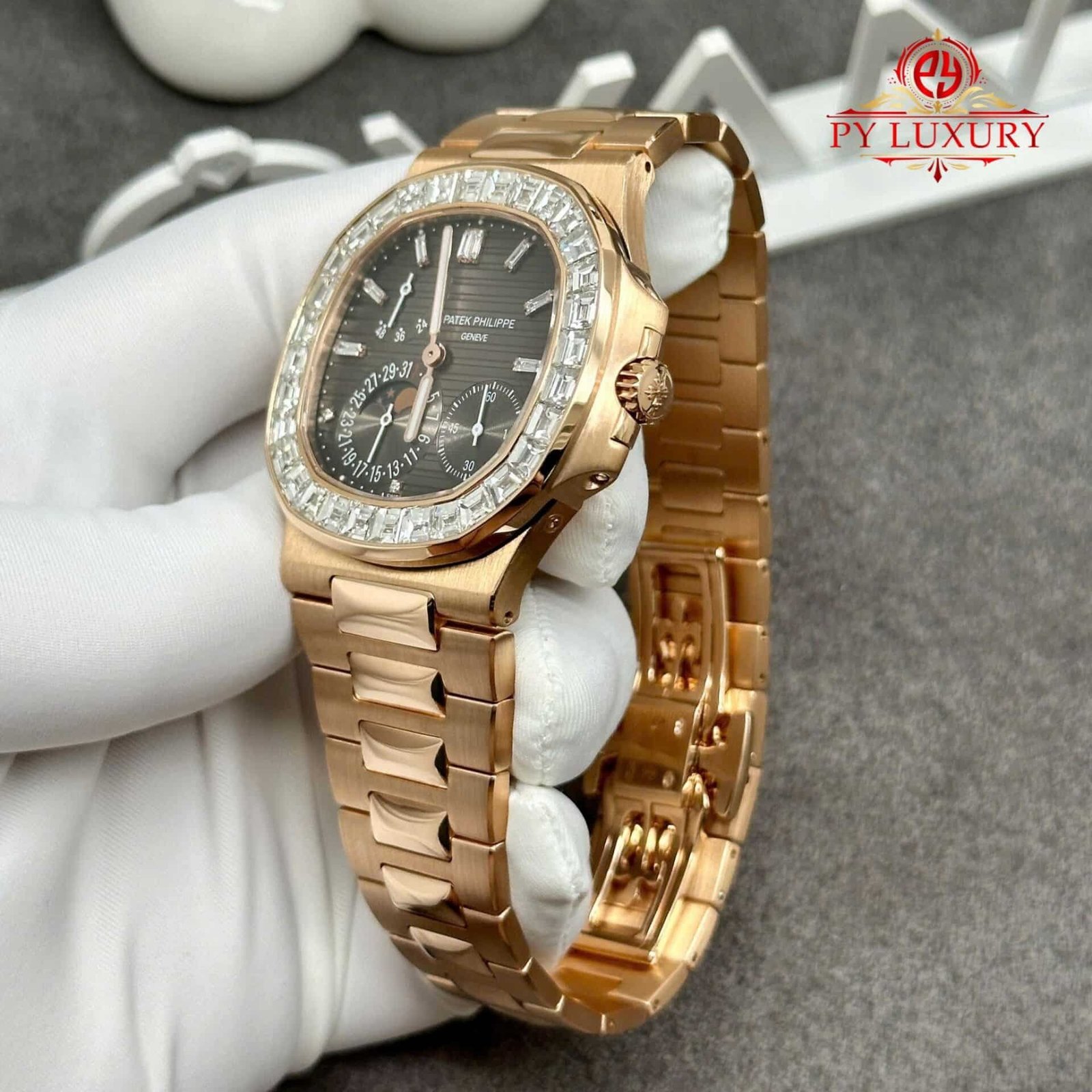 Patek Philippe Nautilus 5724 Grey Dial Custom 18K Solid Gold Baguette Diamonds Bezel 40mm - 图片 8
