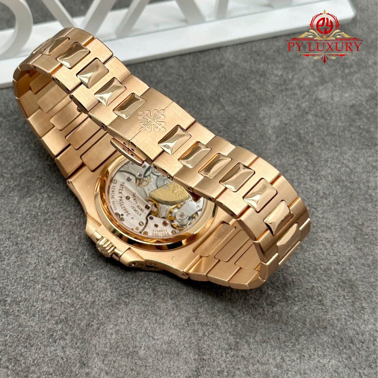 Patek Philippe Nautilus 5724 Grey Dial Custom 18K Solid Gold Baguette Diamonds Bezel 40mm - 图片 10