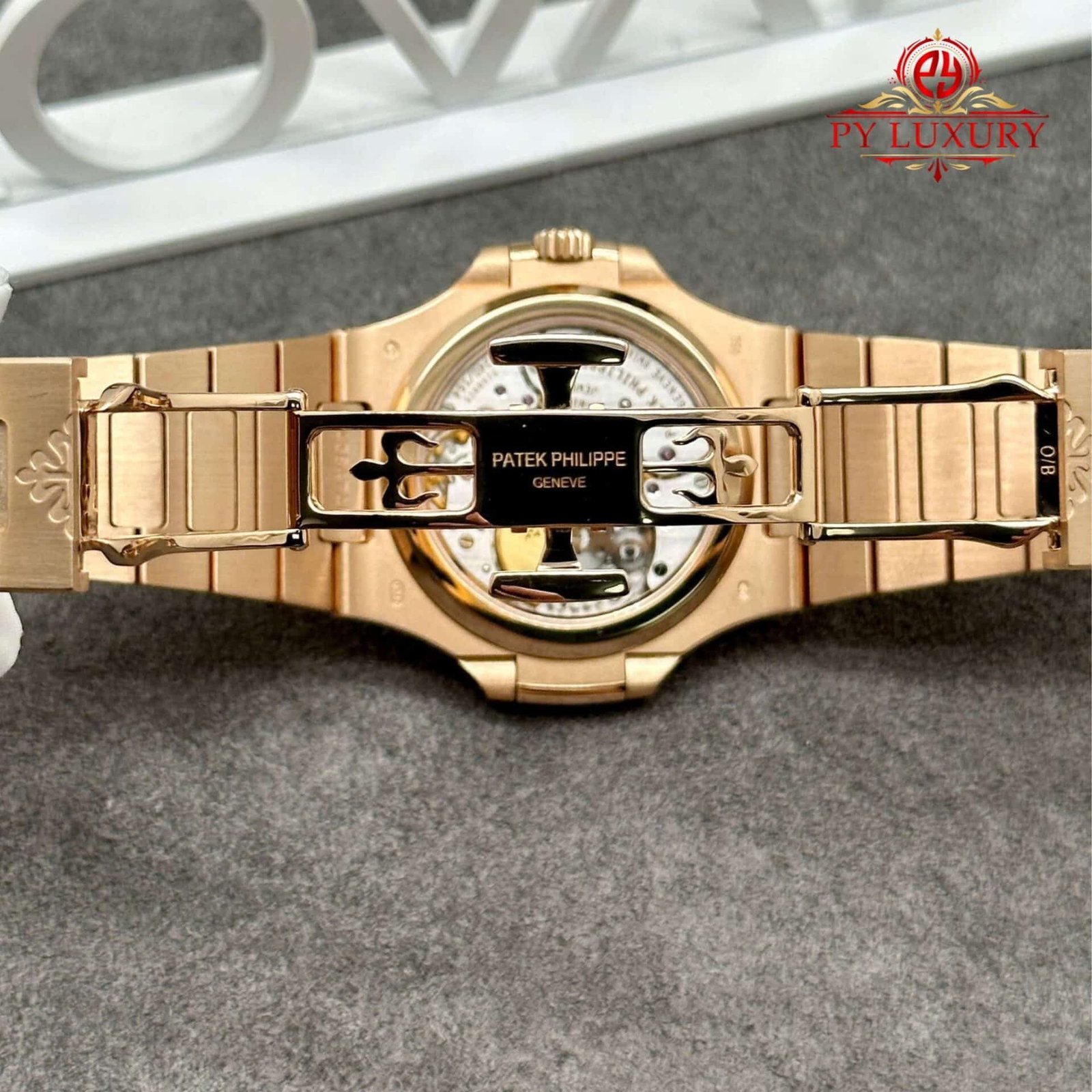 Patek Philippe Nautilus 5724 Grey Dial Custom 18K Solid Gold Baguette Diamonds Bezel 40mm - 图片 13