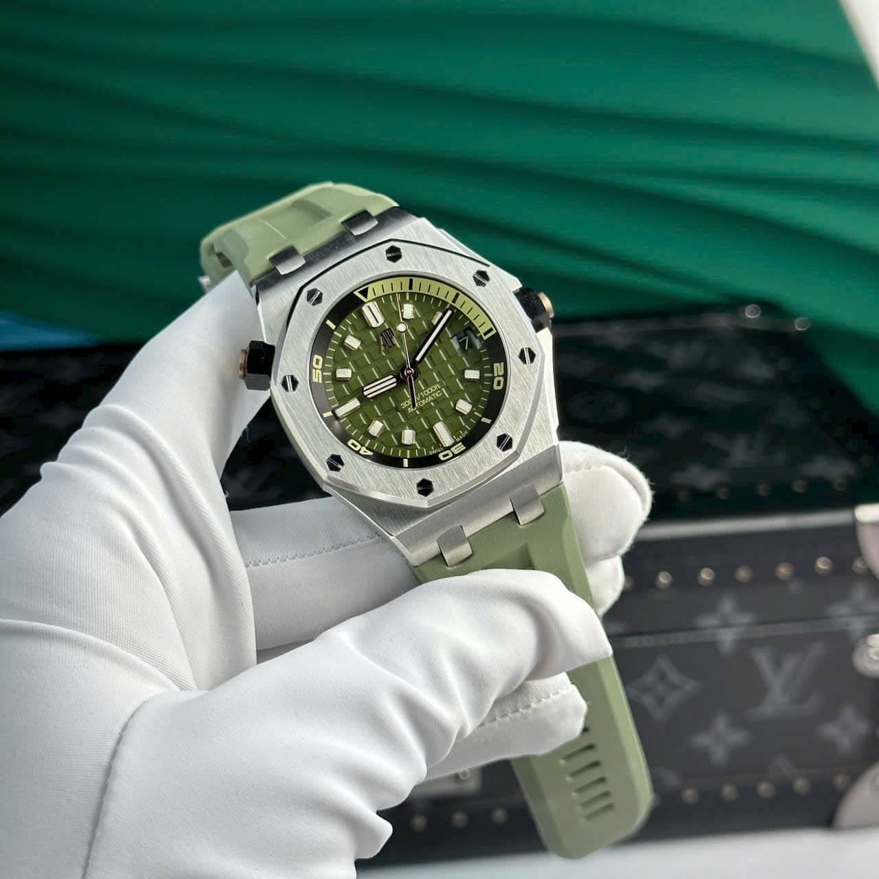 Audemars Piguet Royal Oak Offshore Diver 15720ST Khaki Green Dial Rubber Best Replica APSF 42mm - 图片 2