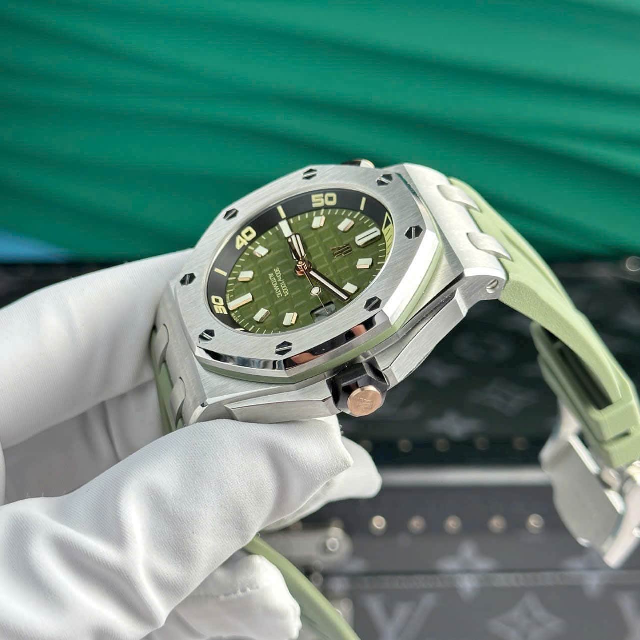 Audemars Piguet Royal Oak Offshore Diver 15720ST Khaki Green Dial Rubber Best Replica APSF 42mm - 图片 4