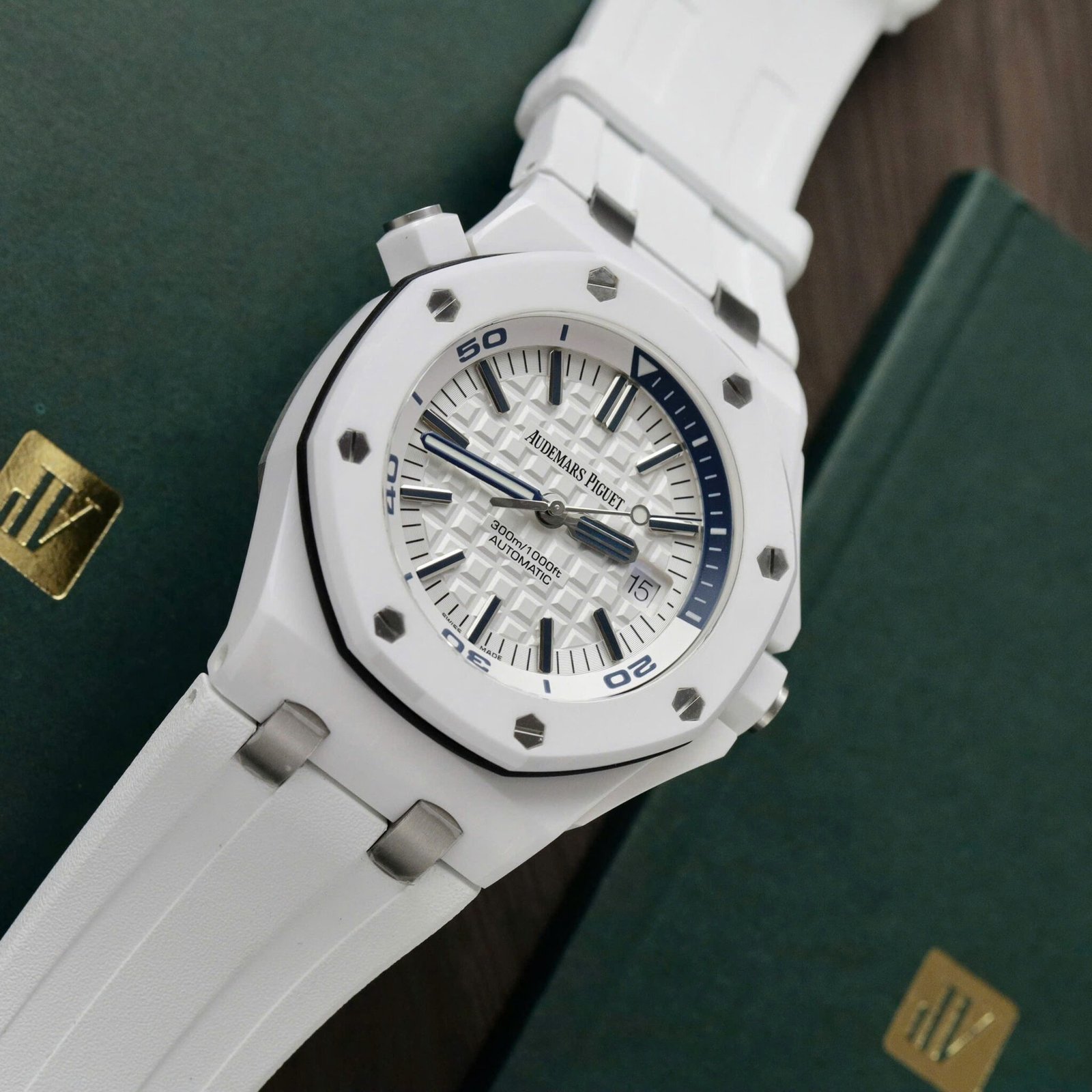Audemars Piguet Royal Oak Offshore Diver 15707CB White Dial White Ceramic Rubber Best Replica 42mm - 图片 3