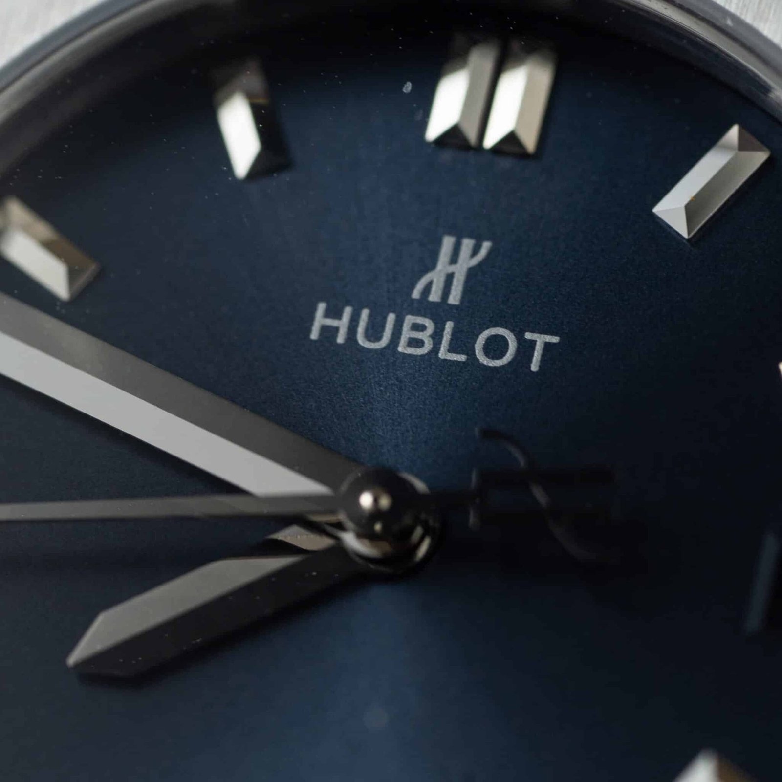 Hublot Classic Fusion Titanium Navy Blue Dial Leather Lady Watch Replica 33mm - 图片 4
