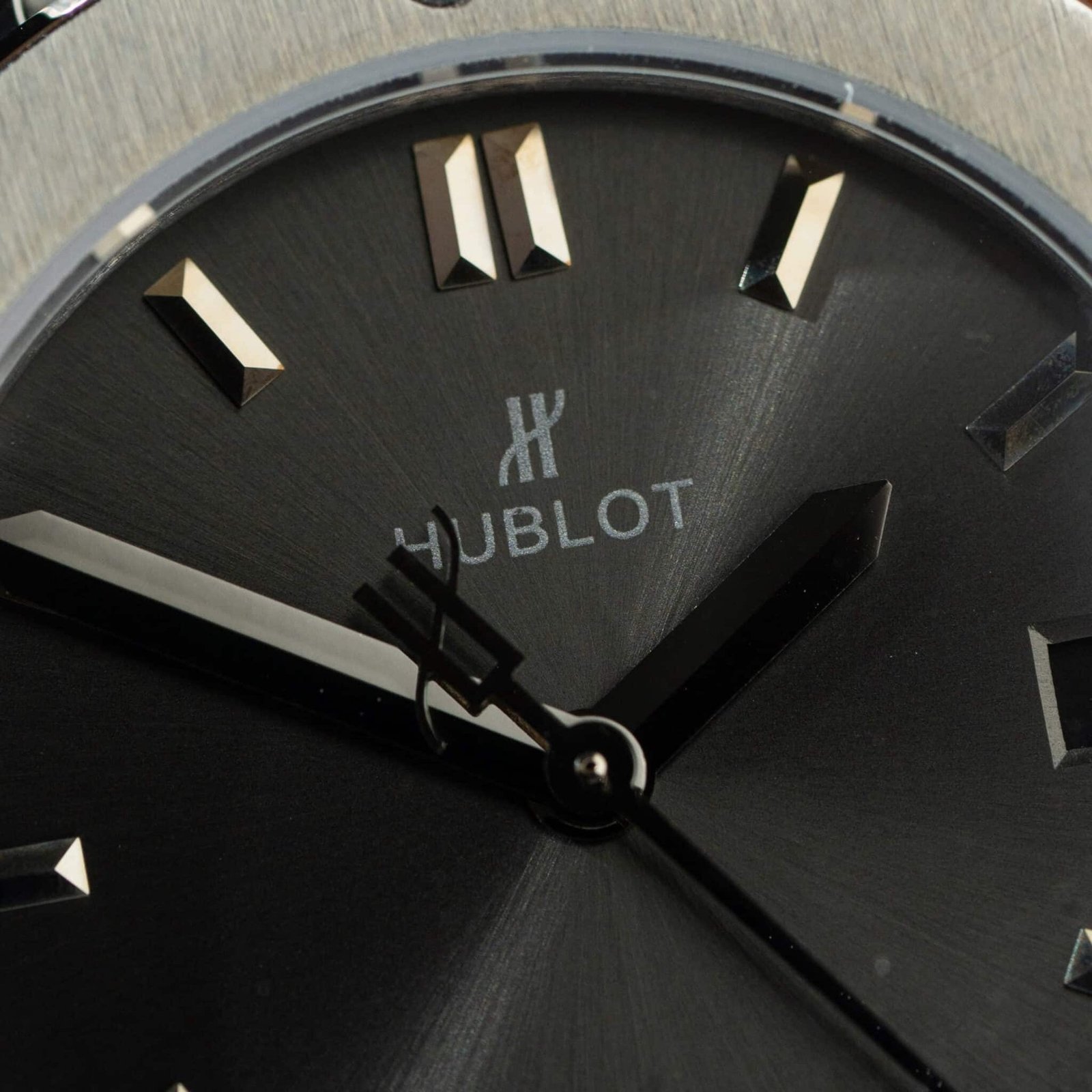 Hublot Classic Fusion Titanium Grey Dial Leather Strap Lady Watch Replica 33mm - 图片 4