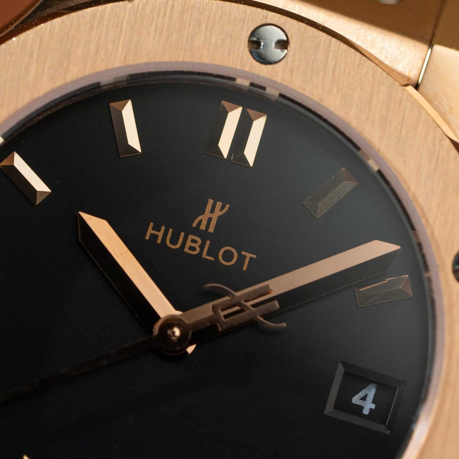Hublot Classic Fusion King Gold Black Dial Leather Strap Lady Watch Replica 33mm - 图片 4