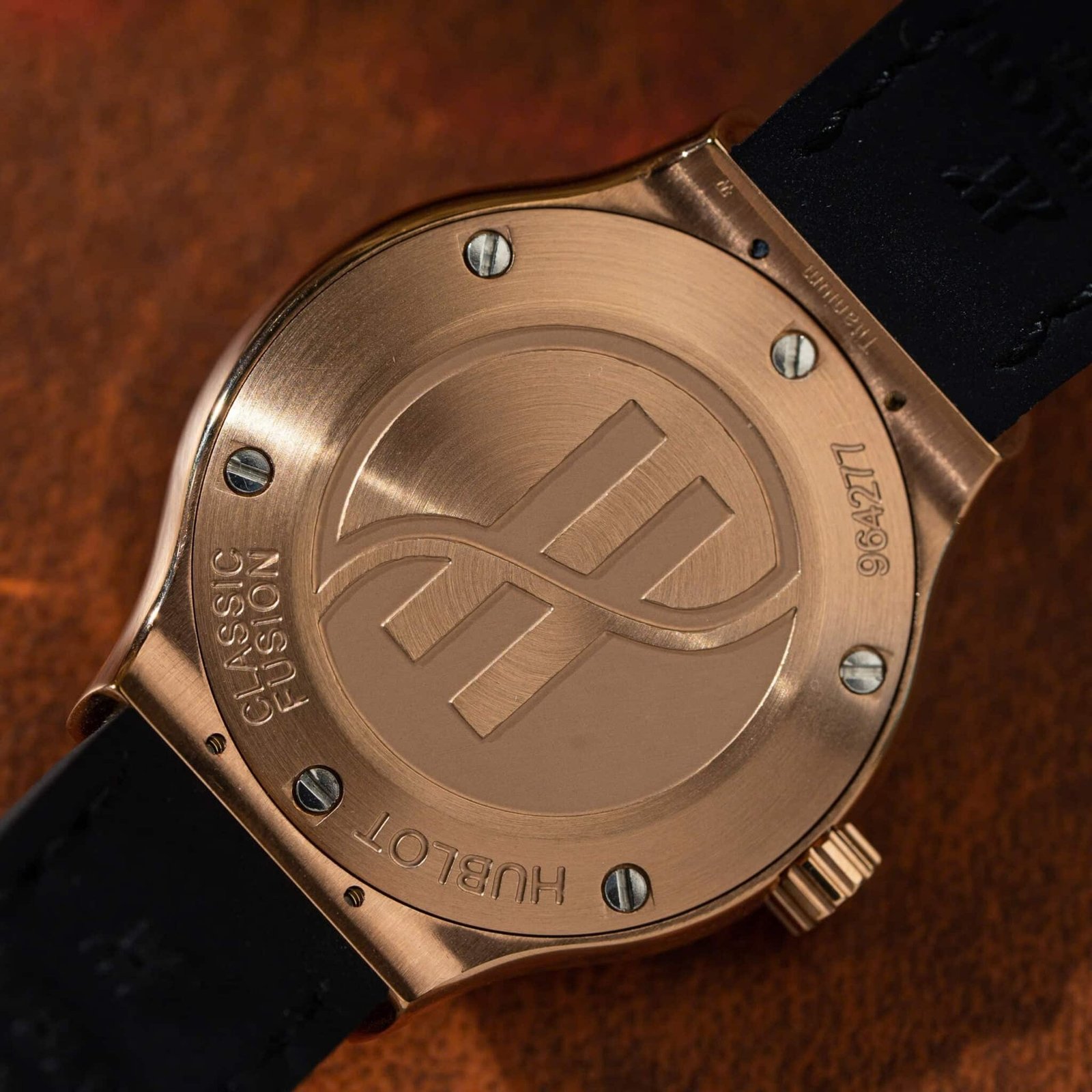 Hublot Classic Fusion King Gold Black Dial Leather Strap Lady Watch Replica 33mm - 图片 7