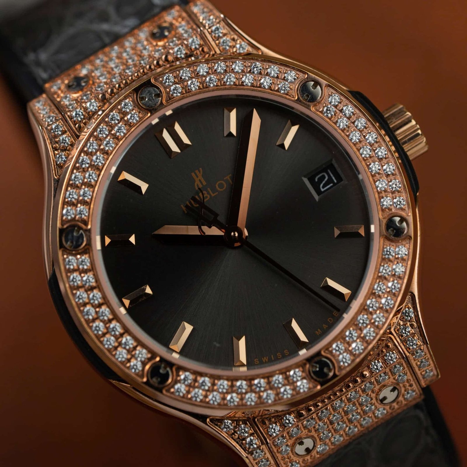 Hublot Classic Fusion King Gold Pavé CZ Stones Grey Dial Leather Strap Lady Watch Replica 33mm - 图片 2
