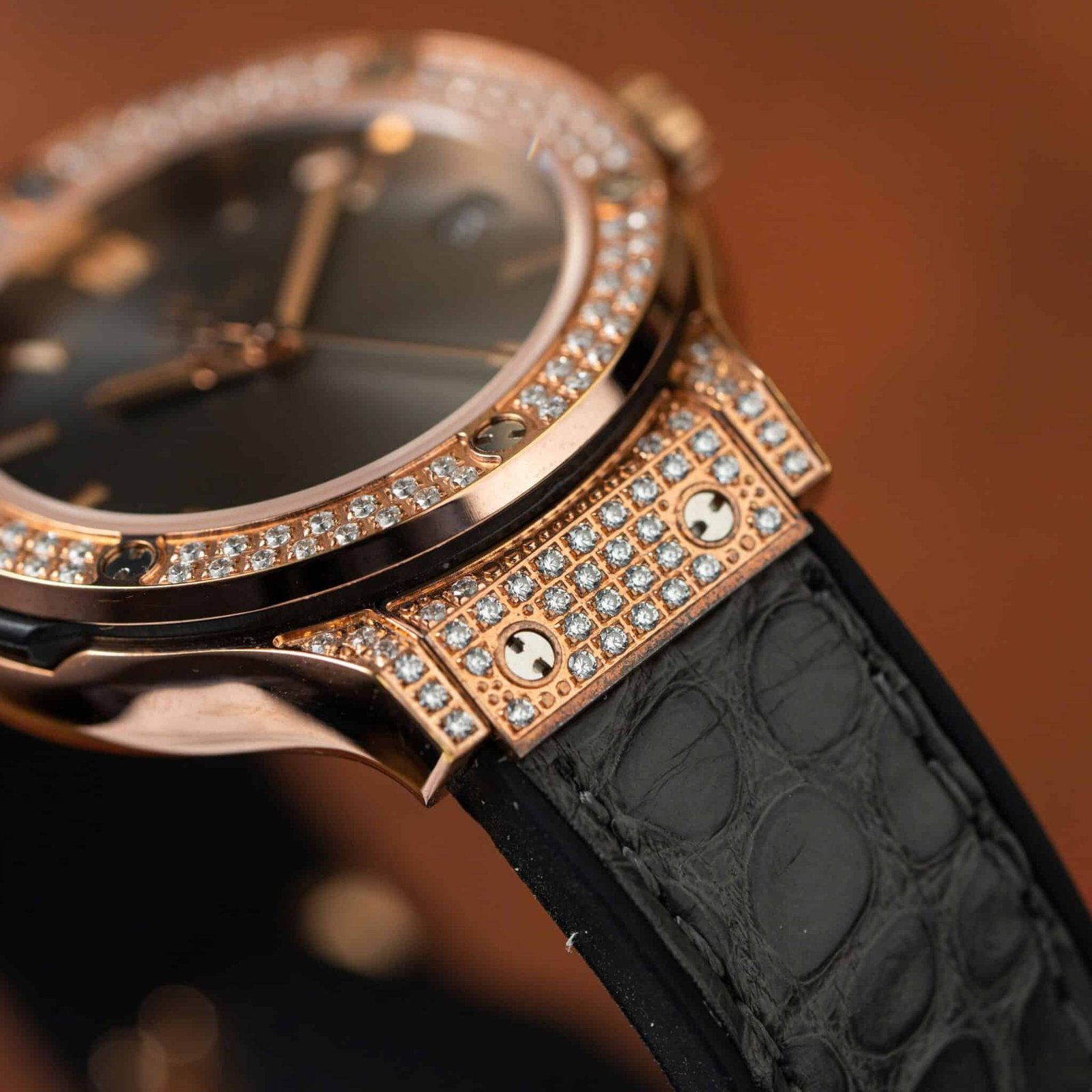 Hublot Classic Fusion King Gold Pavé CZ Stones Grey Dial Leather Strap Lady Watch Replica 33mm - 图片 6