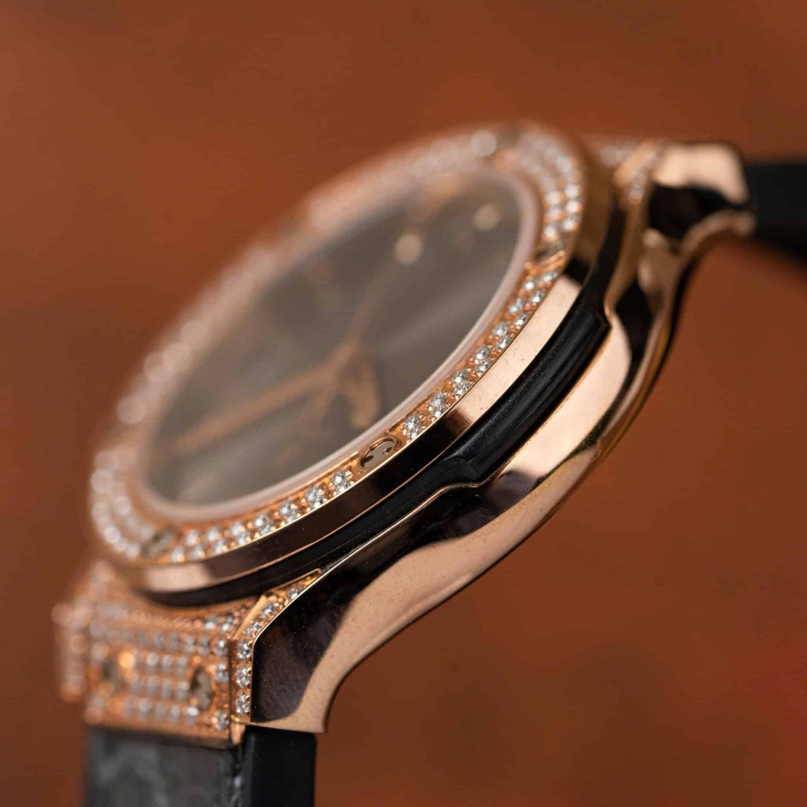 Hublot Classic Fusion King Gold Pavé CZ Stones Grey Dial Leather Strap Lady Watch Replica 33mm - 图片 7