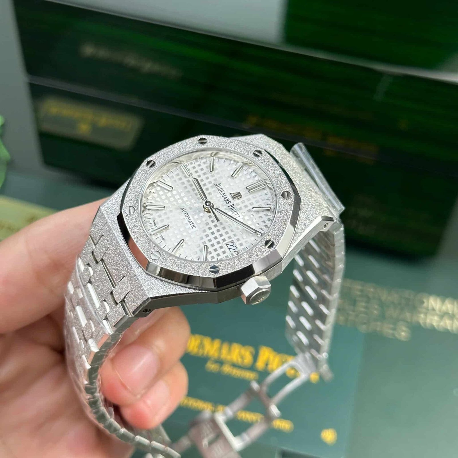 Audemars Piguet Royal Oak 15454BC Frosted White Gold White Dial Best Replica APSF 37mm - 图片 3