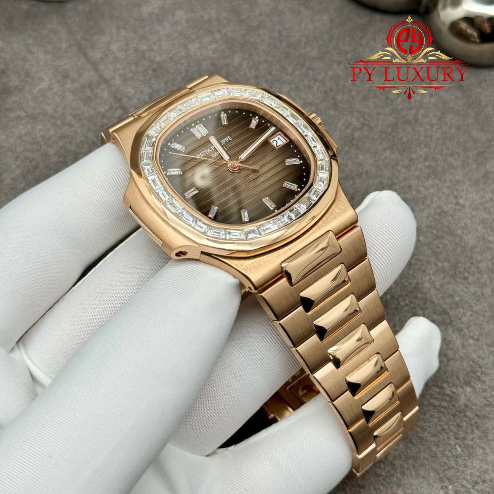 Patek Philippe Nautilus 5723/1R-010 Brown Dial Custom 18K Solid Gold Baguette Diamonds 40mm - 图片 3