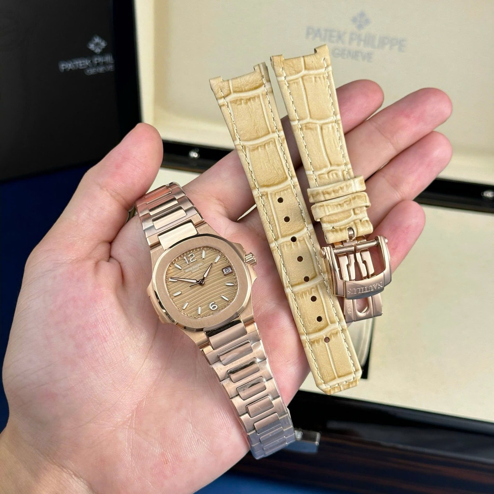 Patek Philippe Nautilus 7010/1R Golden Dial Rose Gold Lady Watch Quartz Best Replica 32mm
