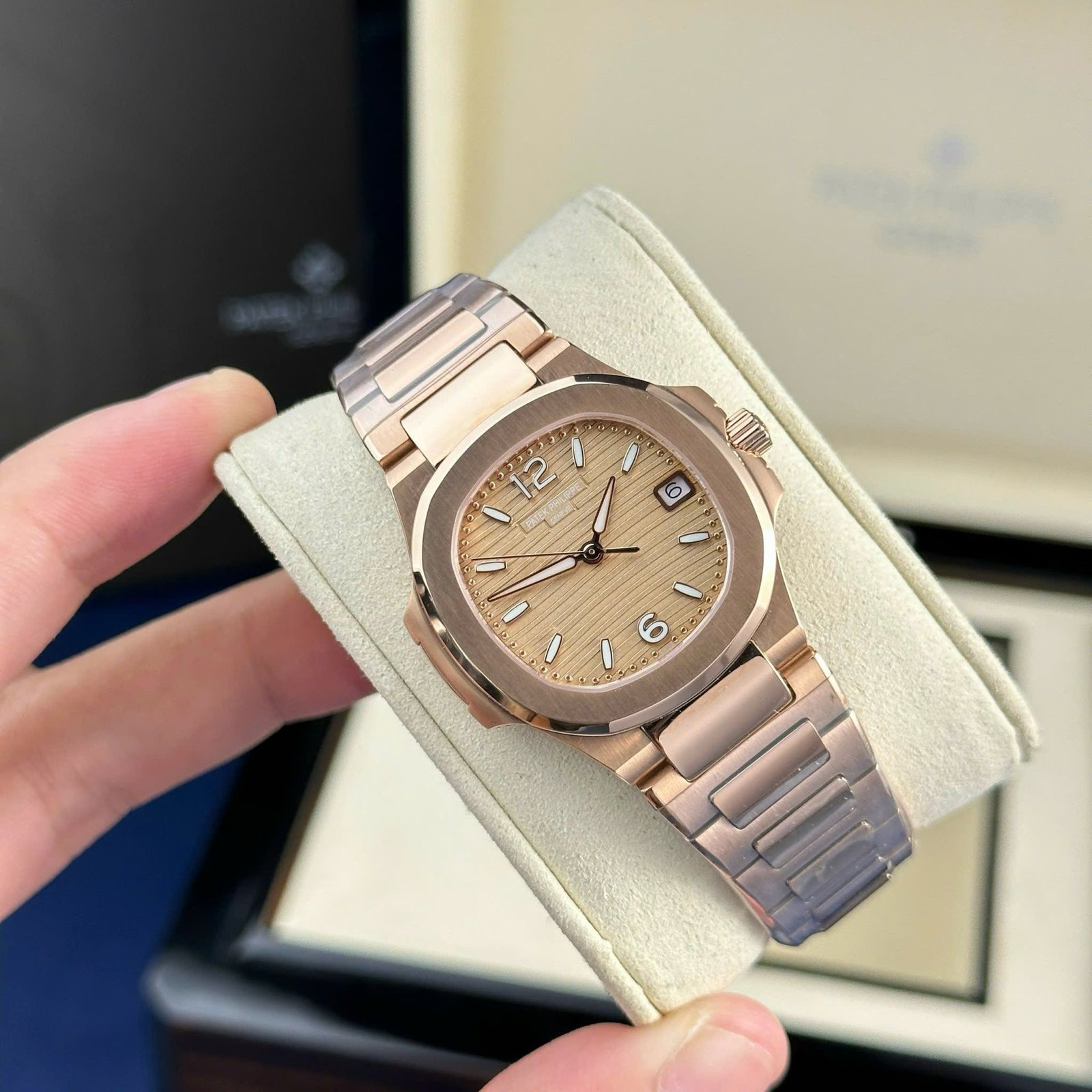 Patek Philippe Nautilus 7010/1R Golden Dial Rose Gold Lady Watch Quartz Best Replica 32mm - 图片 2