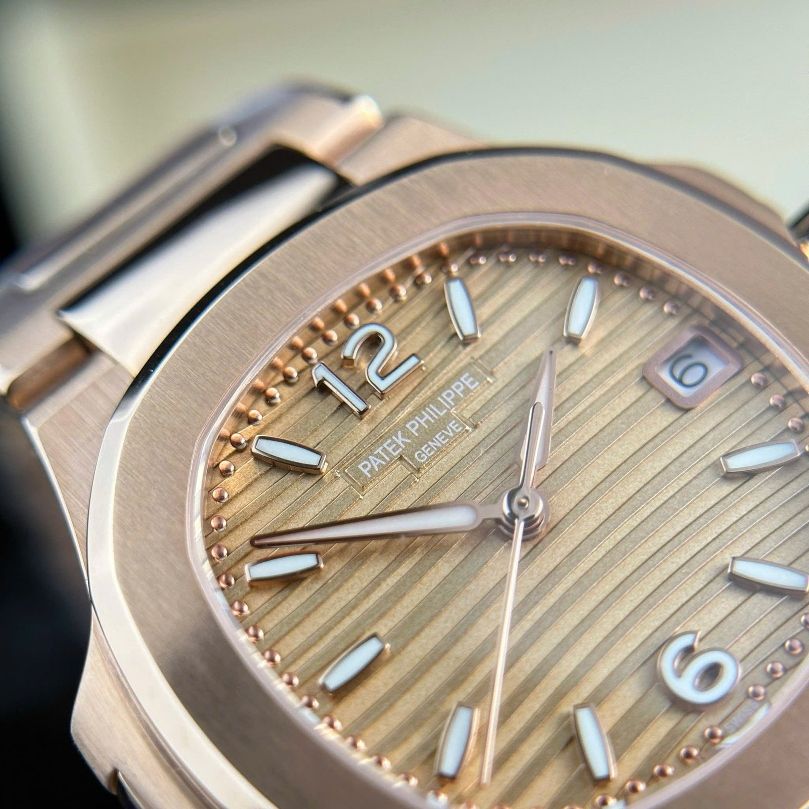 Patek Philippe Nautilus 7010/1R Golden Dial Rose Gold Lady Watch Quartz Best Replica 32mm - 图片 4