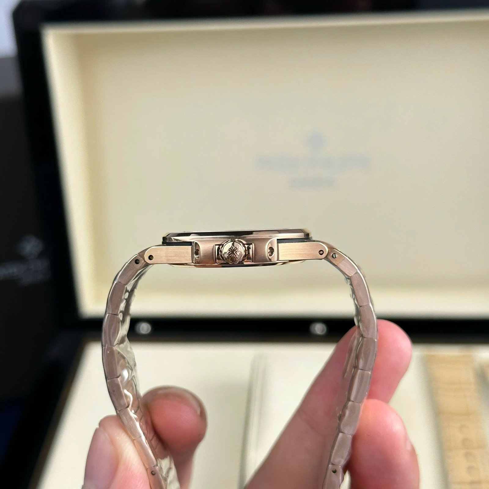 Patek Philippe Nautilus 7010/1R Golden Dial Rose Gold Lady Watch Quartz Best Replica 32mm - 图片 6