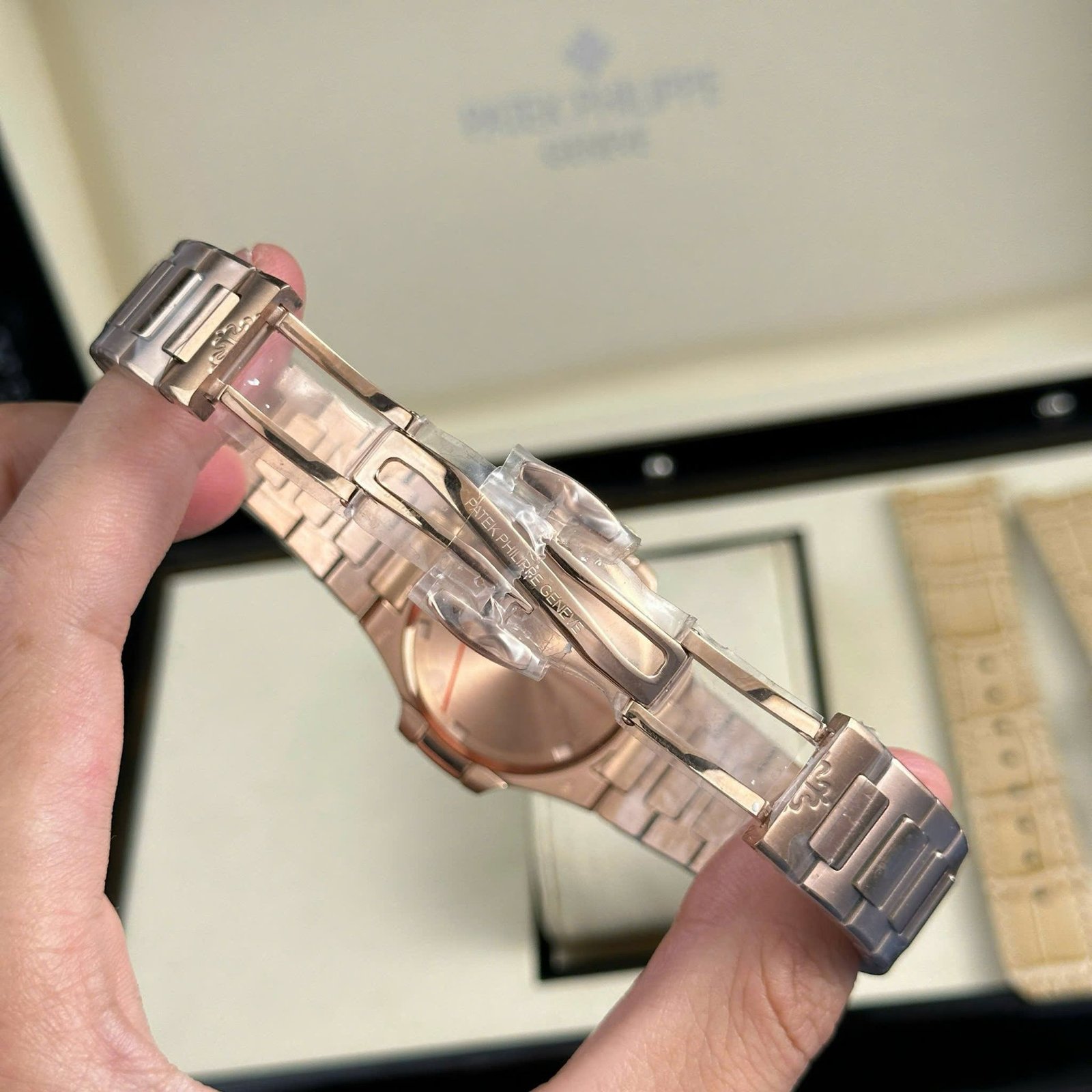 Patek Philippe Nautilus 7010/1R Golden Dial Rose Gold Lady Watch Quartz Best Replica 32mm - 图片 9