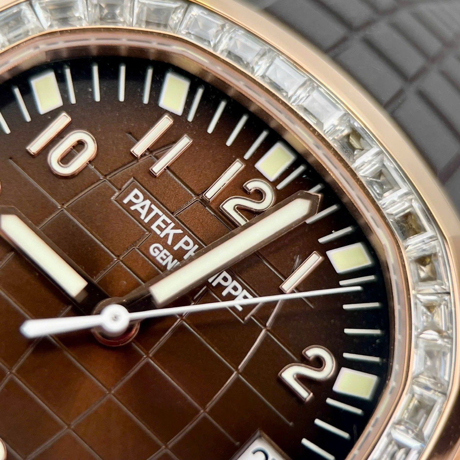 Patek Philippe Aquanaut 5167R Brown Dial 18K Gold Wrapped Custom Baguette Moissanite Best Replica 40mm - 图片 5
