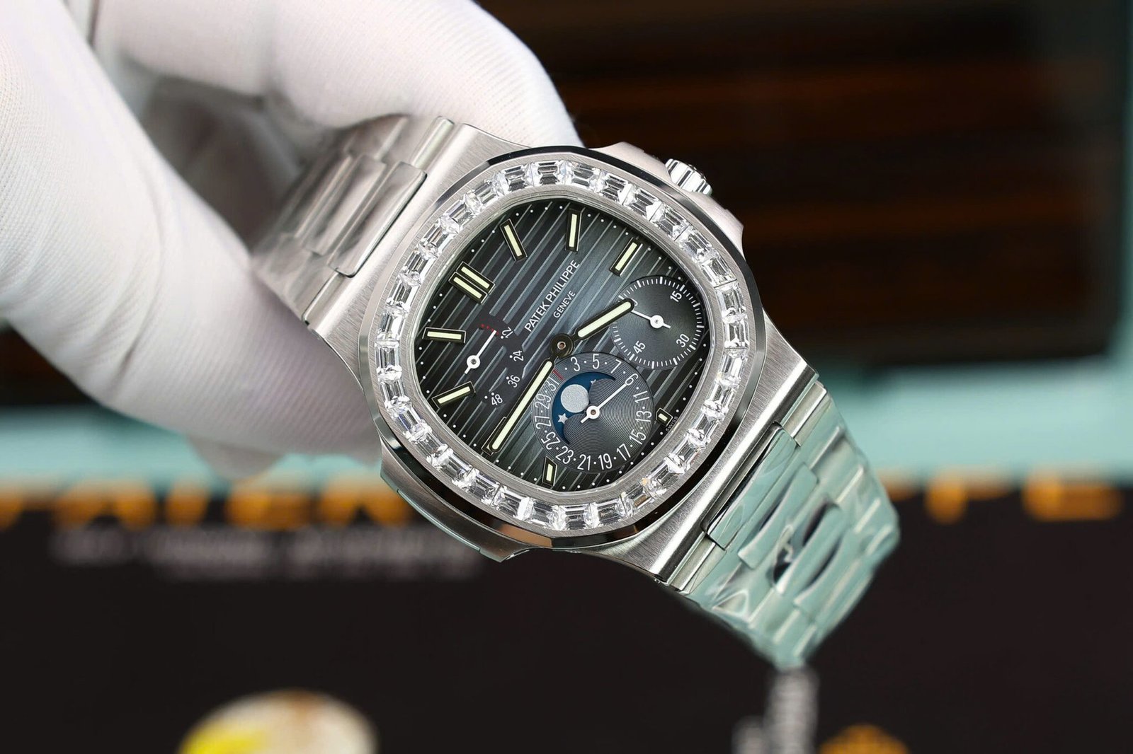 Patek Philippe Nautilus 5712 Blue Dial Baguette Stone Bezel Bracelet Full Functions PPF Best Replica 40mm - 图片 2