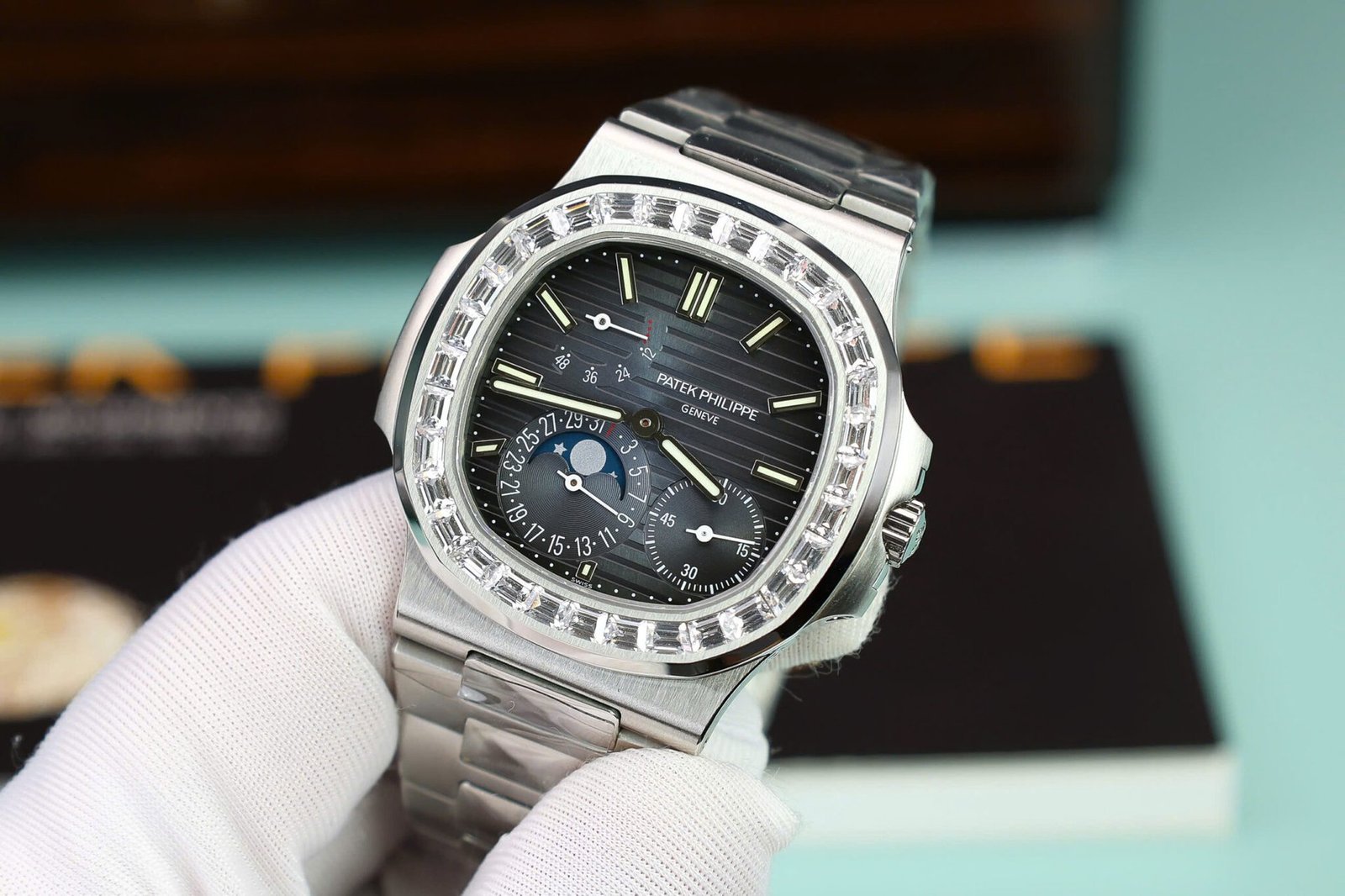 Patek Philippe Nautilus 5712 Blue Dial Baguette Stone Bezel Bracelet Full Functions PPF Best Replica 40mm - 图片 3