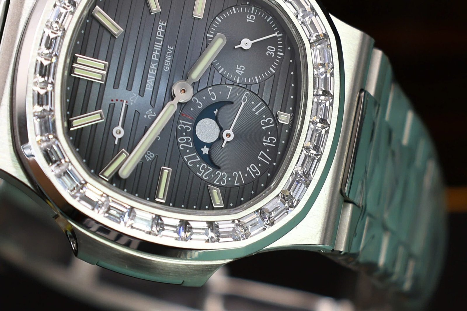 Patek Philippe Nautilus 5712 Blue Dial Baguette Stone Bezel Bracelet Full Functions PPF Best Replica 40mm - 图片 4