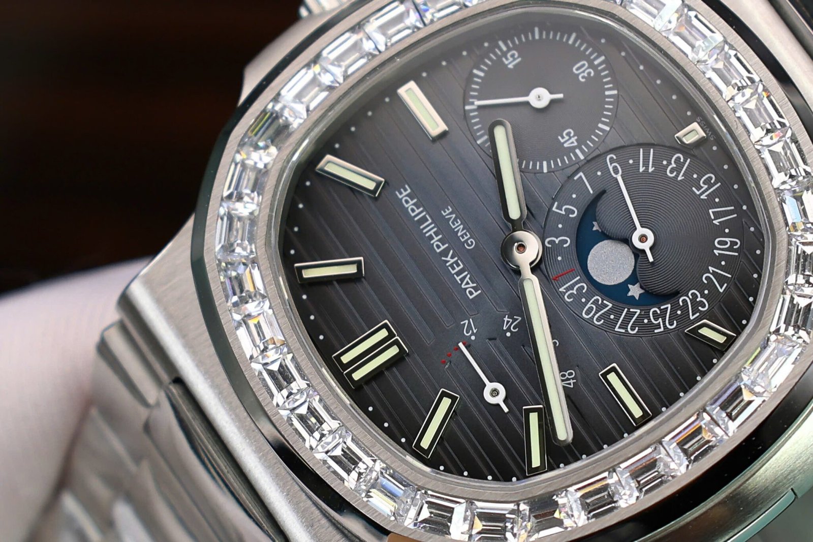 Patek Philippe Nautilus 5712 Blue Dial Baguette Stone Bezel Bracelet Full Functions PPF Best Replica 40mm - 图片 5
