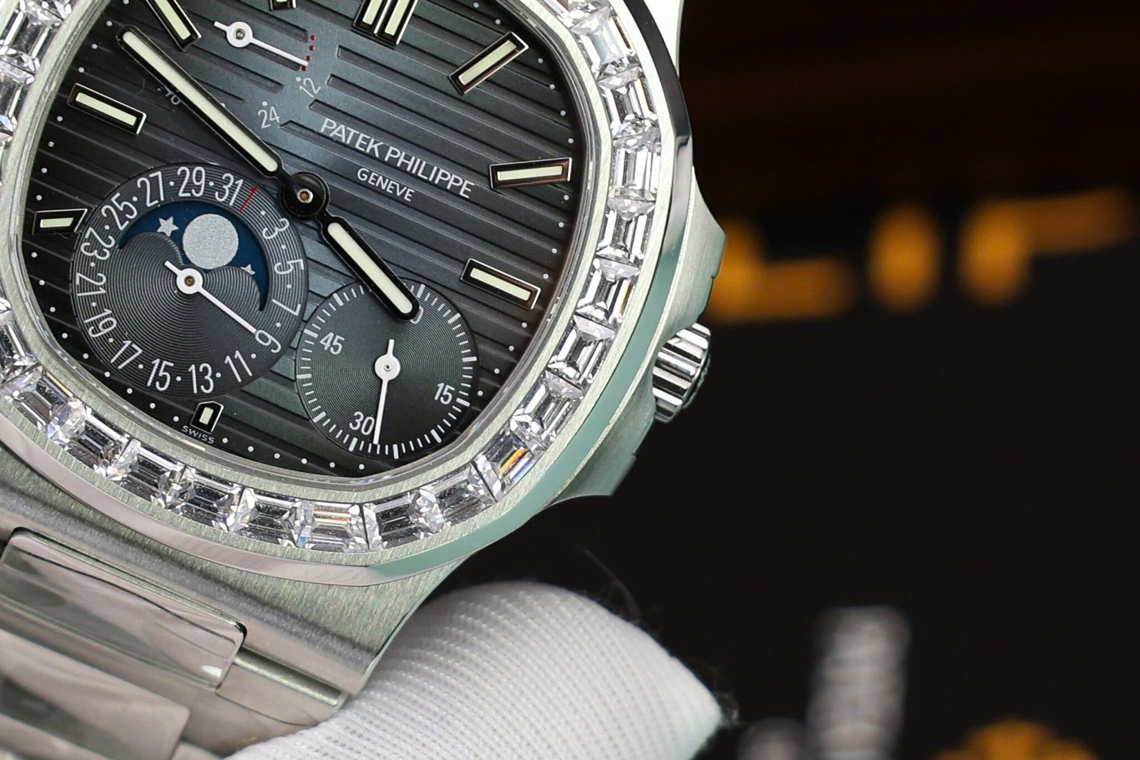Patek Philippe Nautilus 5712 Blue Dial Baguette Stone Bezel Bracelet Full Functions PPF Best Replica 40mm - 图片 6