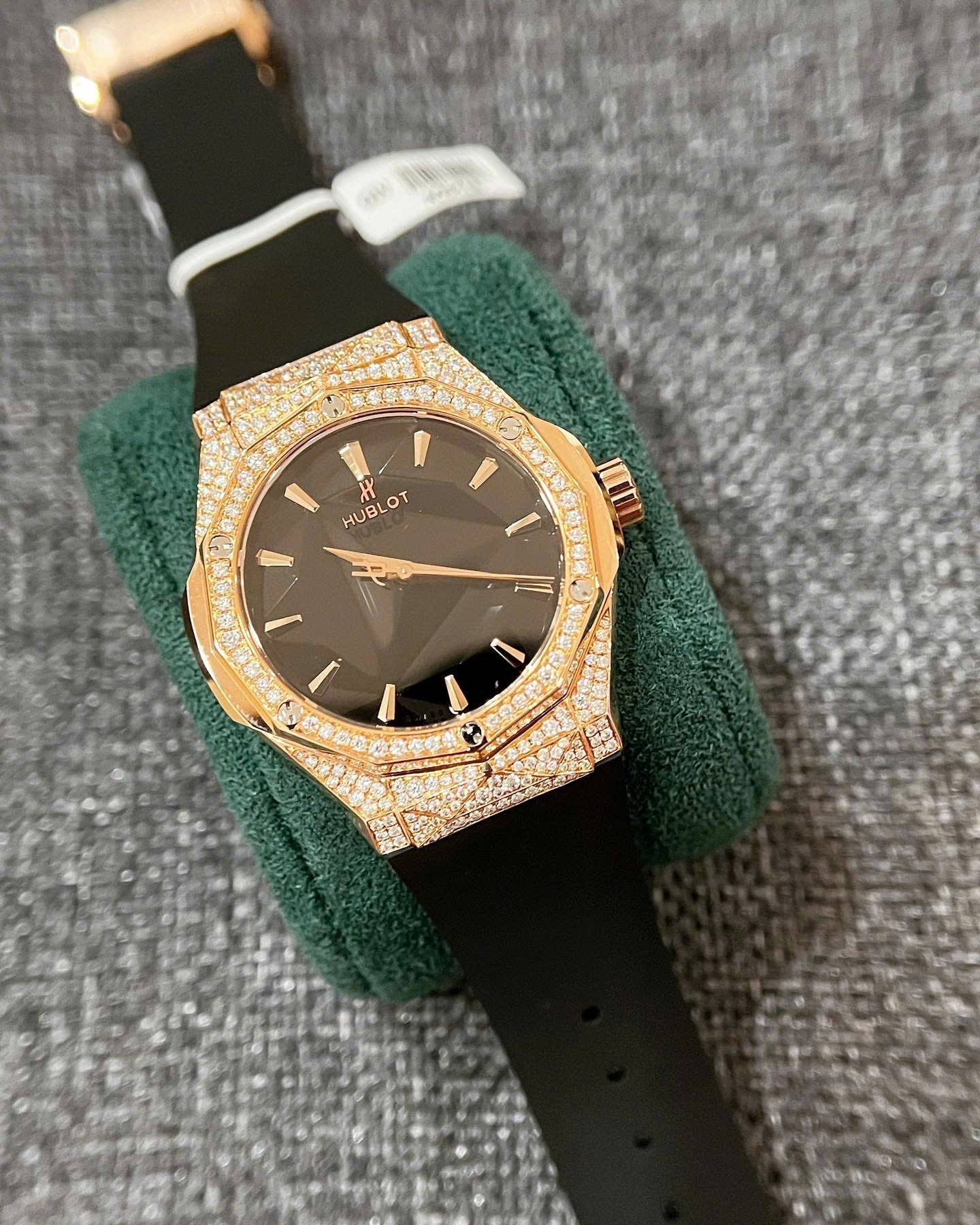 Hublot Classic Fusion Orlinski King Gold Pavé Black Dial Custom Moissanite 40mm - 图片 3