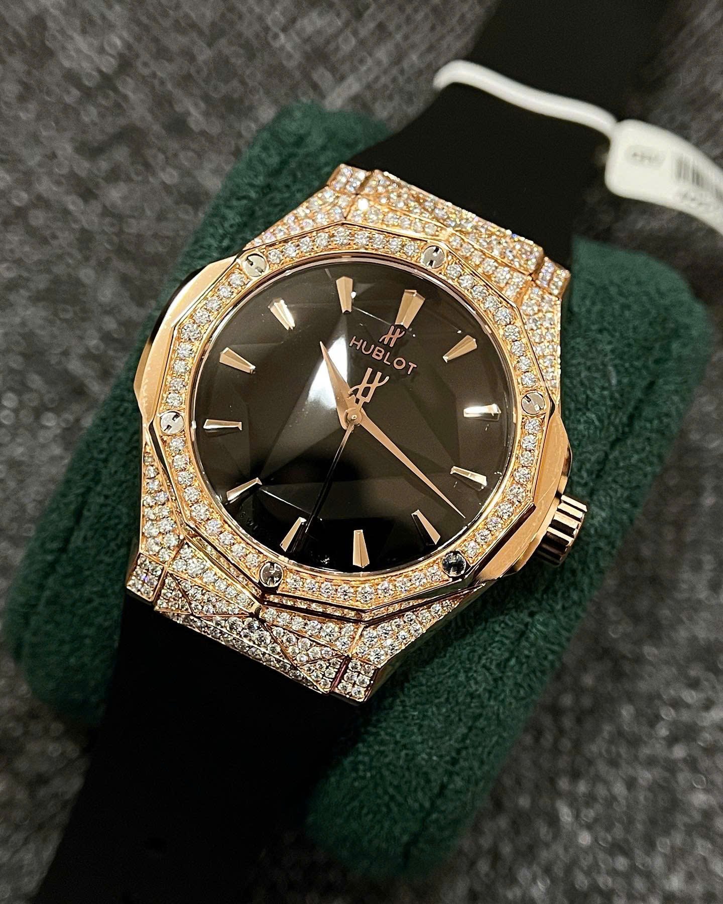 Hublot Classic Fusion Orlinski King Gold Pavé Black Dial Custom Moissanite 40mm - 图片 4