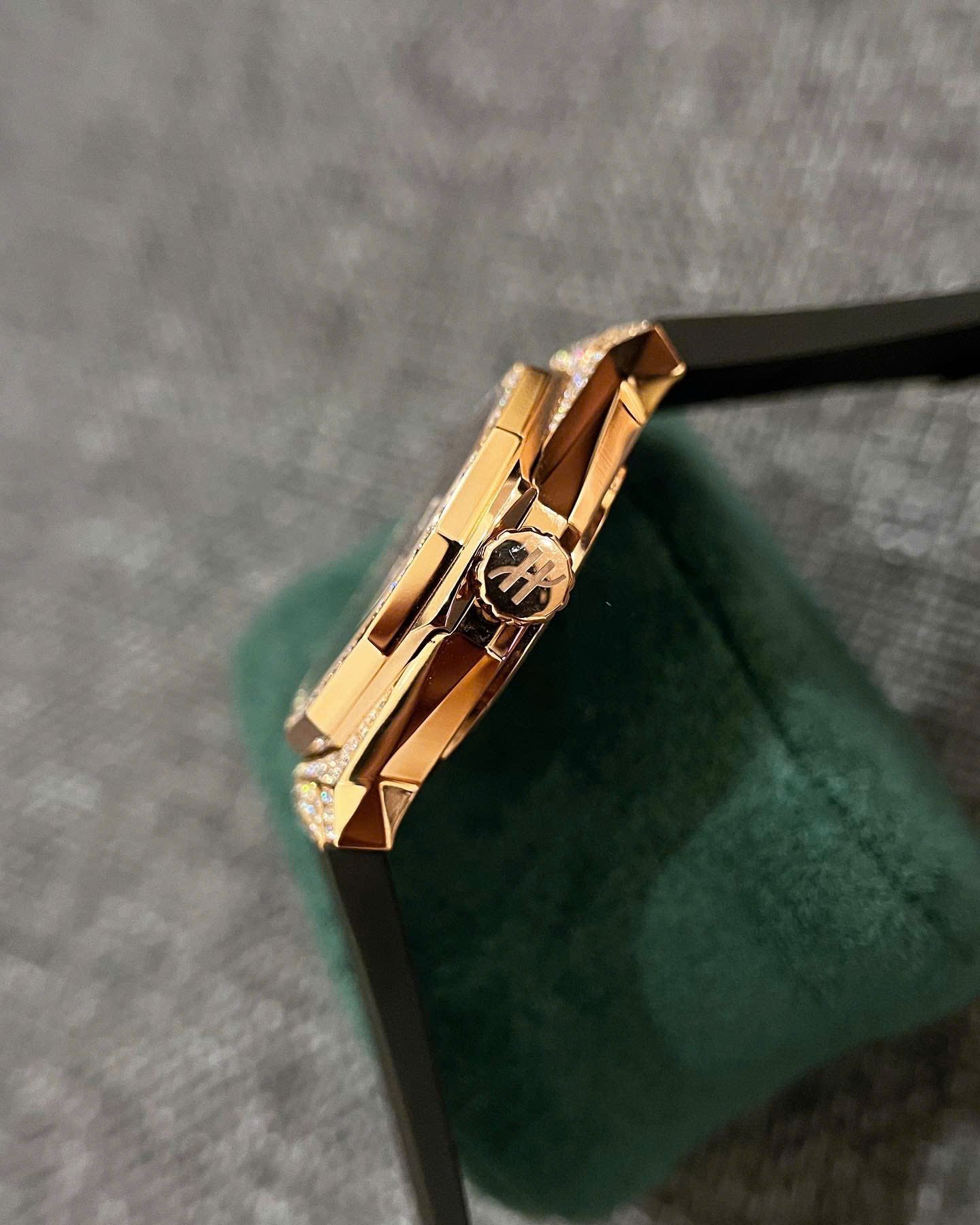 Hublot Classic Fusion Orlinski King Gold Pavé Black Dial Custom Moissanite 40mm - 图片 6
