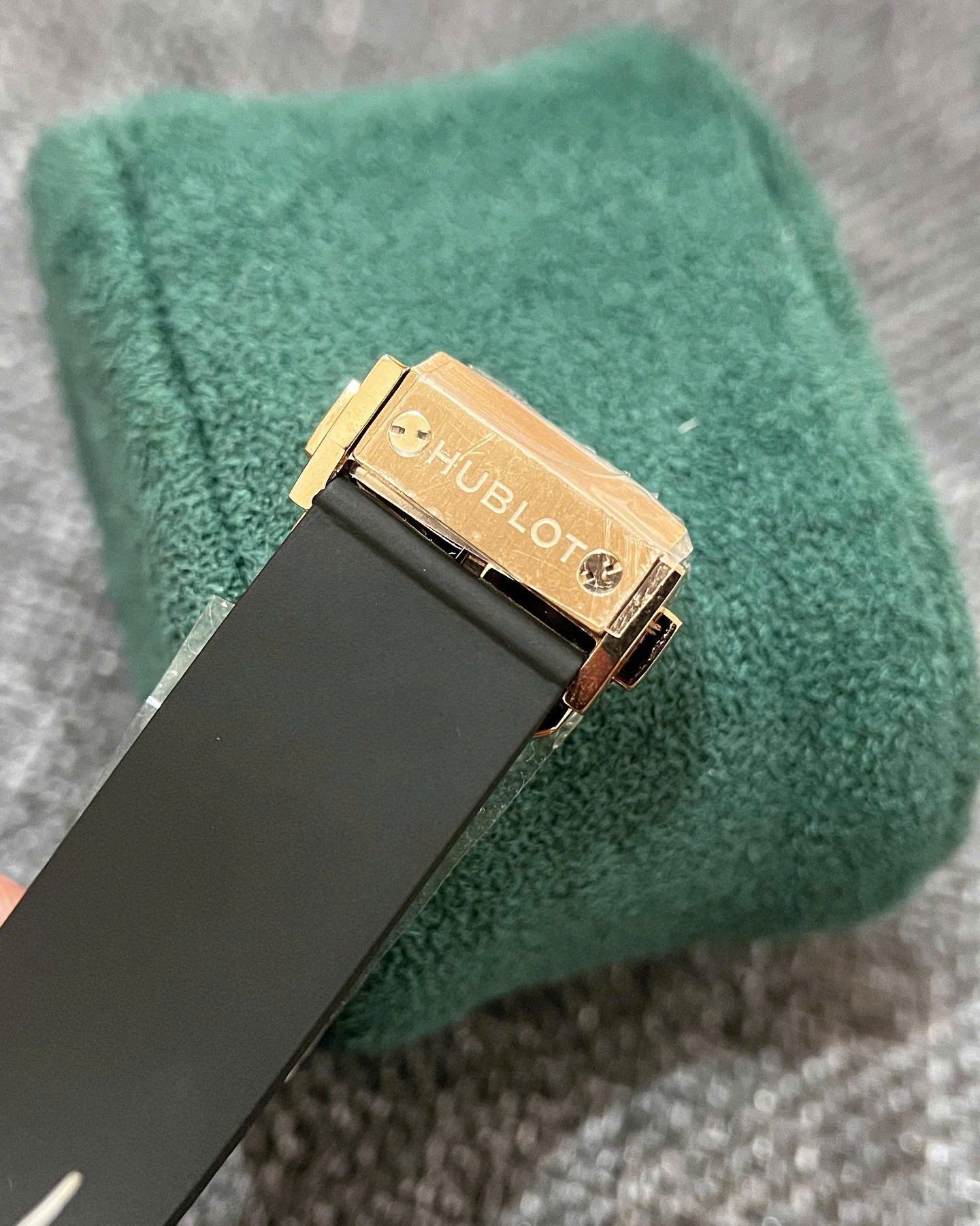 Hublot Classic Fusion Orlinski King Gold Pavé Black Dial Custom Moissanite 40mm - 图片 8