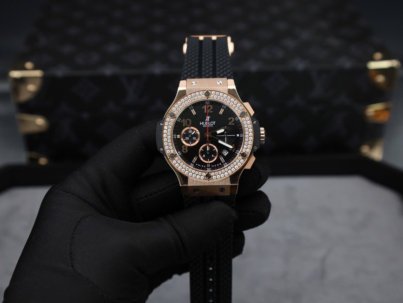 Hublot Big Bang Chronograph King Gold Black Dial Custom Moissanite Bezel Replica 41mm - 图片 2