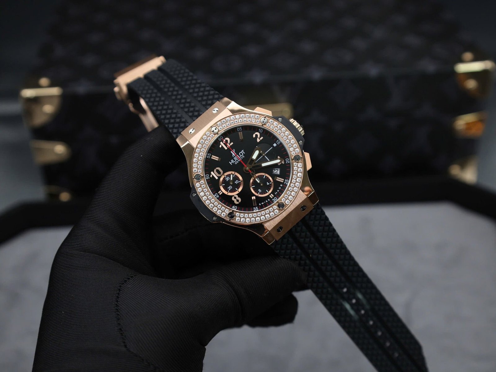Hublot Big Bang Chronograph King Gold Black Dial Custom Moissanite Bezel Replica 41mm - 图片 3