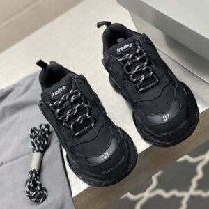 BALENCIAGA TRIPLE S SNEAKER   - BB174